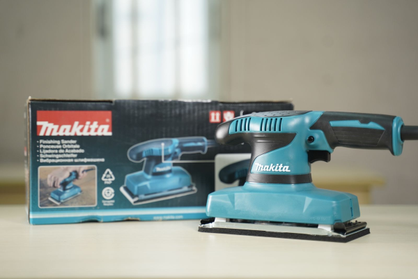 Makita 9035H Máy chà nhám rung