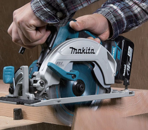 Makita DHS680RMJ Máy cưa đĩa dùng pin(165mm/bl)(18v) (kèm 02 pin 4.0ah + sạc nhanh)