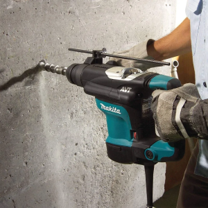 Makita HR3210C Máy khoan bê tông 3 chức năng