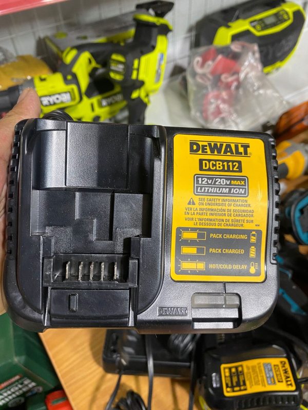 Dewalt DCB112 Bộ sạc pin 10.8-18V