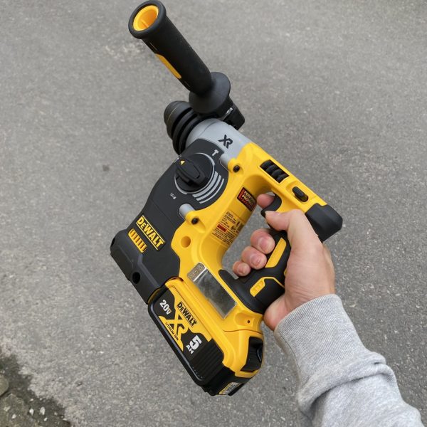 Dewalt DCH273M2 Máy khoan bê tông dùng pin ( 2 pin 4Ah + Sạc )