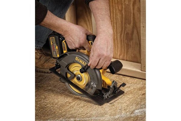 Dewalt DCS575T1-KR Máy cưa cầm tay 54V