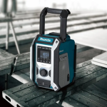 Makita DMR114 Radio sử dụng ở công trường dùng pin và điện (chưa kèm pin sạc)