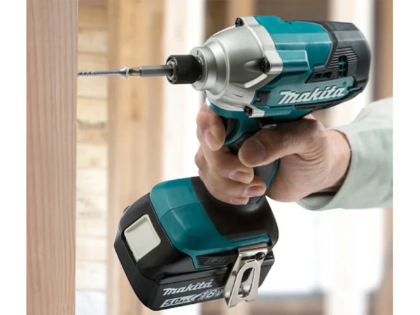 DTD156SF1J Máy bắt vít dùng pin Makita (bl1830b*1+dc18sd+ (kèm 01 pin 3.0 + sạc)