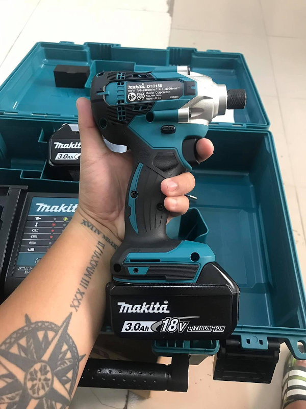 Makita DTD156SFE Máy bắt vít dùng pin(bl1830b*2+dc18sd+ (kèm 02 pin 3.0 + sạc)