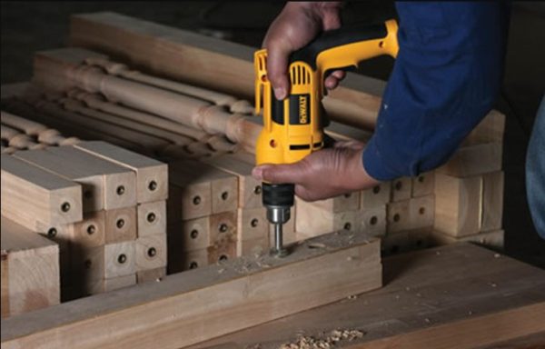 Dewalt DWD022-B1 Máy khoan sắt