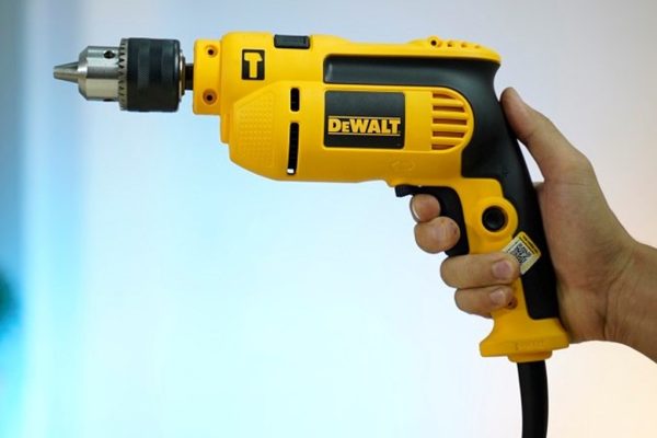 Dewalt DWD024K-B1 Máy khoan cầm tay 650W-13mm