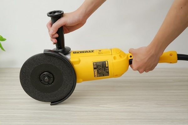 Dewalt DWE4118-B1 Máy mài cầm tay  950W-100mm