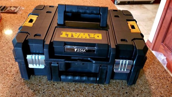 Dewalt DWST17808 Hộp dụng cụ (nhựa)