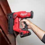 Milwaukee M18 FN18GS-0X0 Máy bắn đinh rút (thân máy)