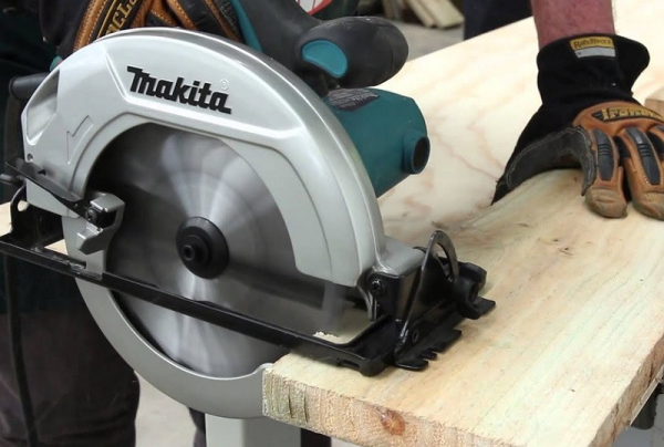 Makita M5801B Máy cưa đĩa(185mm)