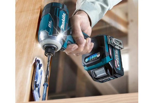 TD003GZ Máy bắt vít dùng pin Makita (bl)(40v max) (không kèm pin sạc)