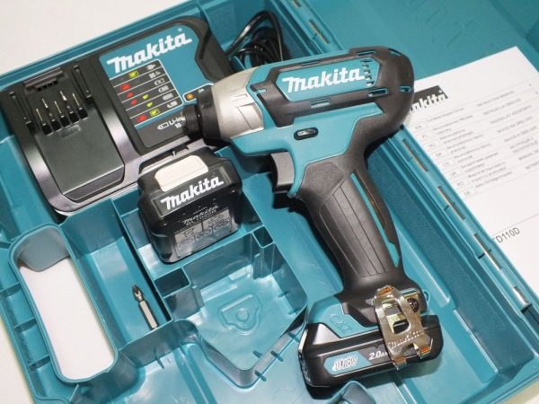 TD110DSAE Máy bắt vít dùng pin Makita (12v max) (kèm 02 pin 2.0 + sạc)