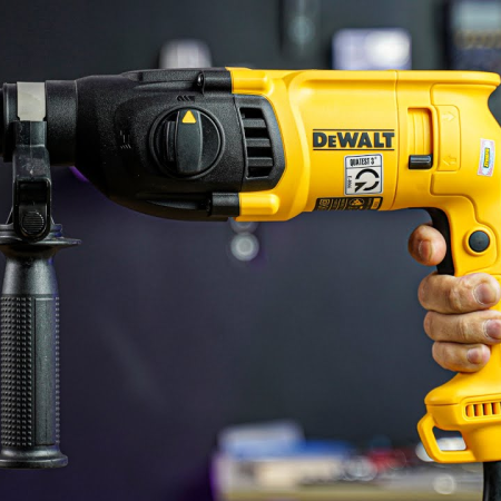 Dewalt D25032K Máy Khoan Bê Tông