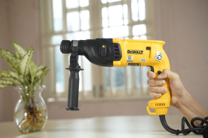 Dewalt D25033K Máy Khoan Bê Tông